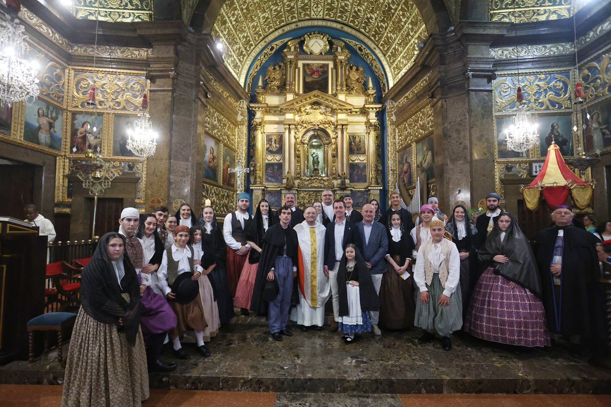 Cap de setmana de tradicions i de cultura, envoltats de patrimoni i música, a Lluc. 

Avui amb una espectacular mostra de ball amb el grup Arrels de l’Antigor, que ens ha fet viatjar als segles XVIII i XIX a través de la seva indumentària i danses, i amb la participació també del