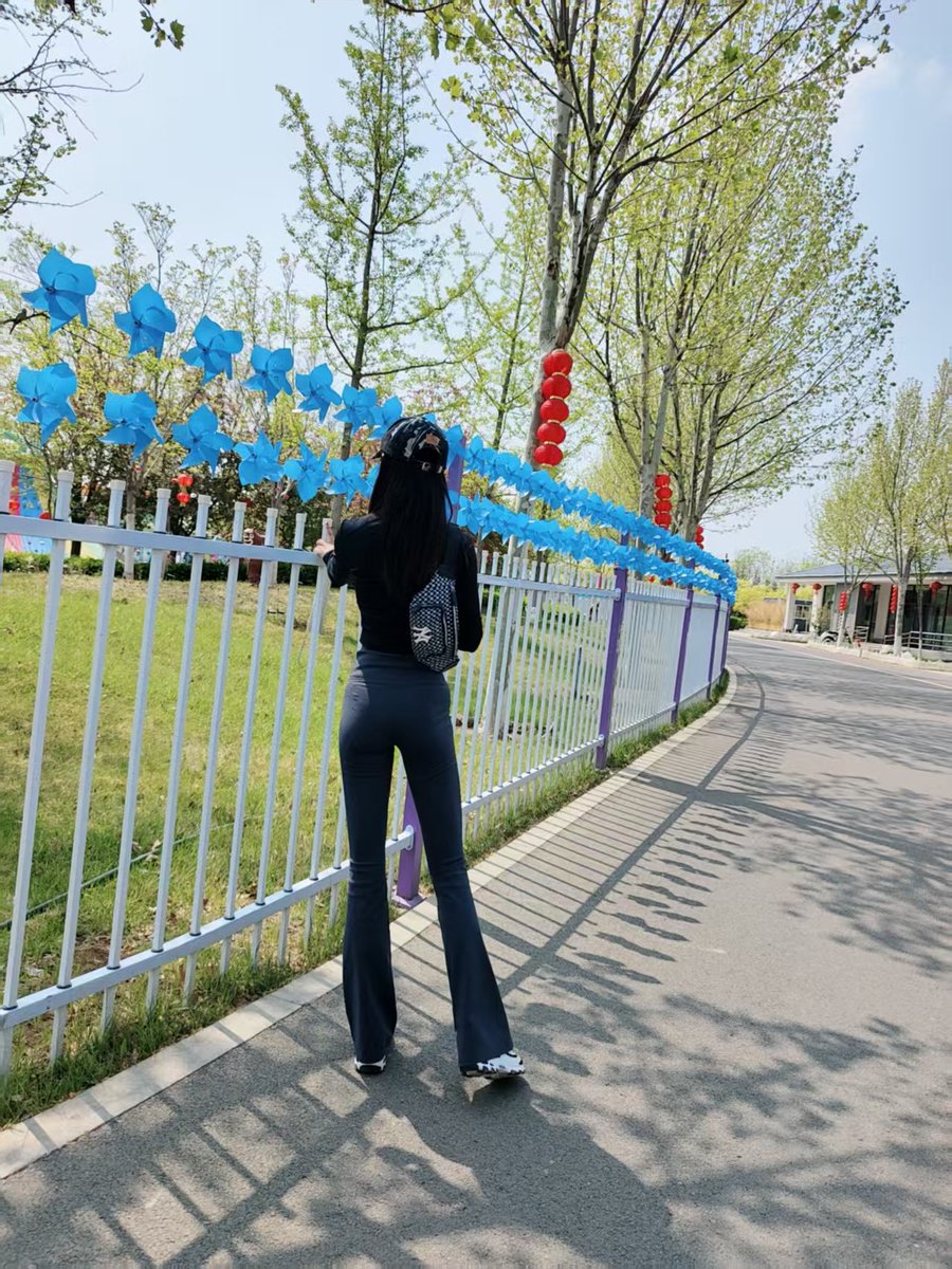 爱从来都不是博弈，而是炙热的坚定选择，大大方方的彼此坦诚相待。