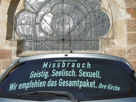 erich48's tweet photo. @PeterBorbe WARUM kritisierte die #Budde nicht die künstlich gebremste Aufarbeitung der Missbrauchs-Sauereien ?
Für wen hält die sich ?
SO KENNEN WIR KIRCHE SEIT 2010, SO LENKT MAN VON KIRCHENVERBRECHEN AB, SO VERARSCHT MAN DIE DUMMEN MITGLIEDER UND DIE KLATSCHEN DAZU! https://t.co/EoM7wahNj1