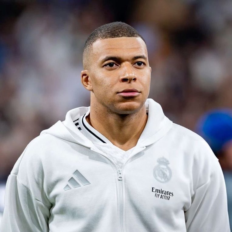 🚨 𝗠𝗕𝗔𝗣𝗣𝗘́ 🇫🇷 𝗘𝗦𝗧 𝗔̀ 𝟮 𝗕𝗨𝗧𝗦 𝗗𝗘 𝗗𝗘𝗩𝗘𝗡𝗜𝗥 𝗟𝗘 𝗖𝗢-𝗠𝗘𝗜𝗟𝗟𝗘𝗨𝗥 𝗕𝗨𝗧𝗘𝗨𝗥 𝗗𝗘 𝗟’𝗛𝗜𝗦𝗧𝗢𝗜𝗥𝗘 𝗗𝗨 𝗥𝗘𝗔𝗟 𝗦𝗨𝗥 𝗨𝗡𝗘 𝗣𝗥𝗘𝗠𝗜𝗘̀𝗥𝗘 𝗦𝗔𝗜𝗦𝗢𝗡 ! 🤍😱

37 — Zamorano 
35 — MBAPPÉ
33 — Cristiano Ronaldo 
33 — Van Nistelrooy