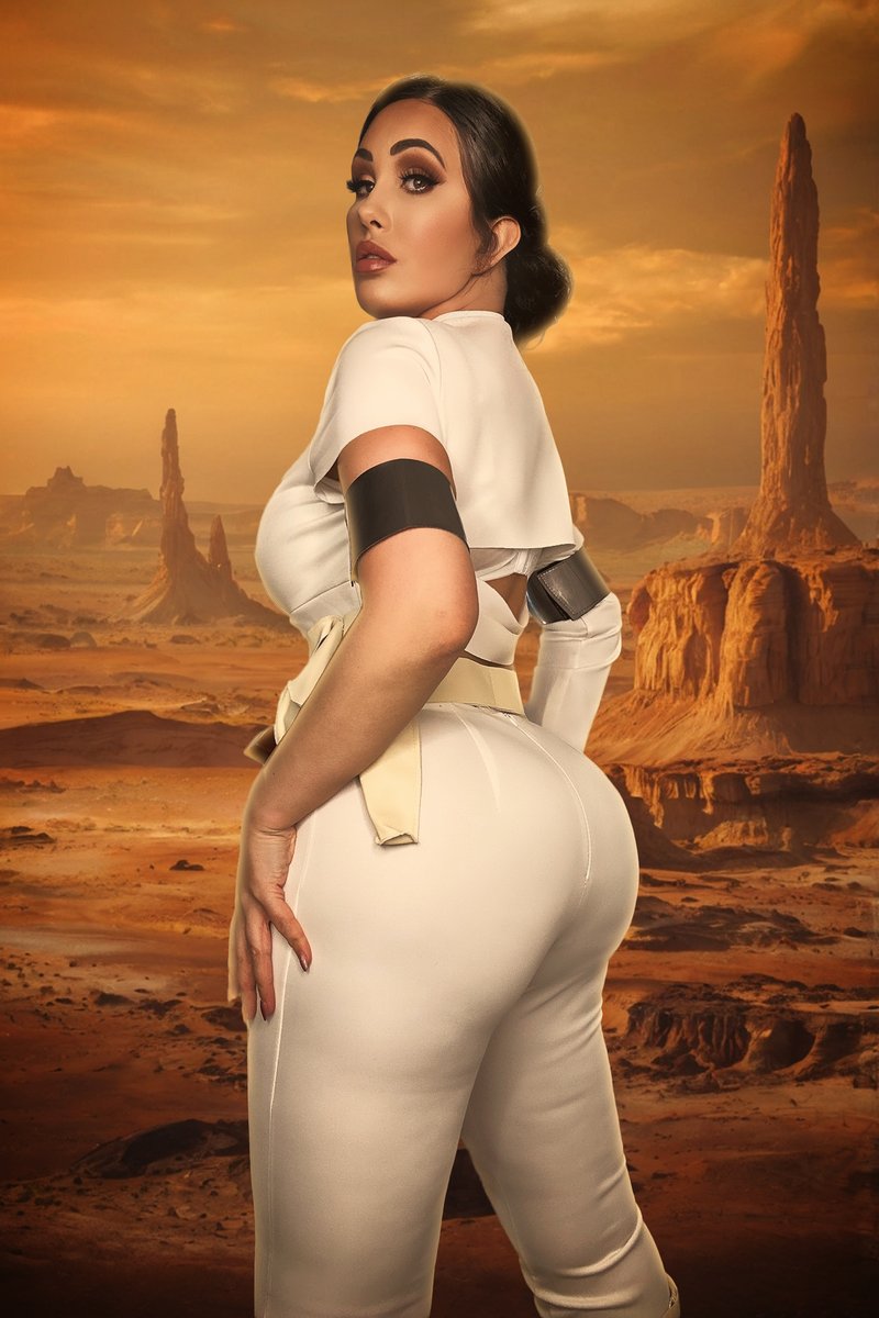 To celebrate this Star Wars Day, I made a fanart of the amazing <a href="/BeckyxDee/">BeckyDee</a> like Padmé Amidala in Episode II.

#StarWars #MayThe4th #cosplay #photoshop