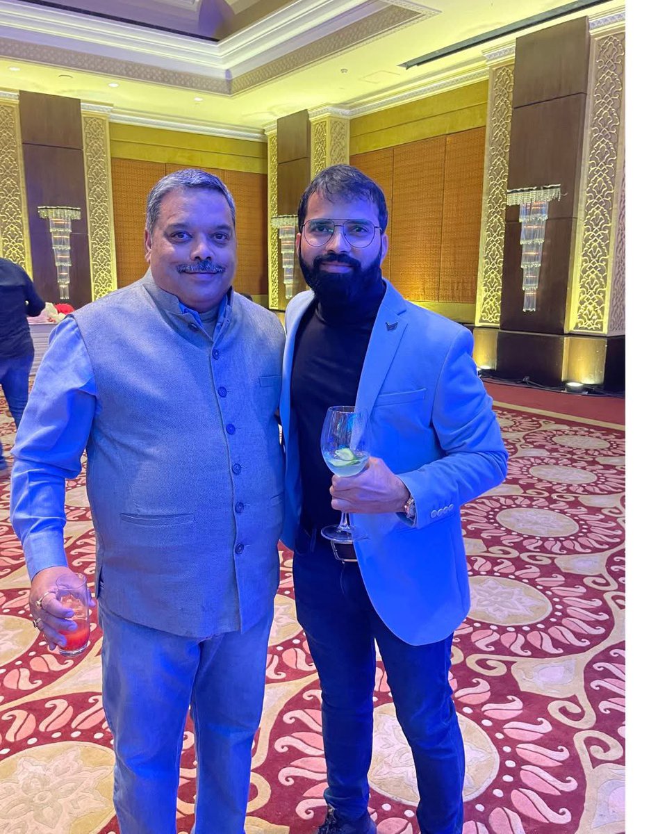 एक यादगार शाम Supriya Prasad जी के साथ

<a href="/supriyapd/">supriya prasad</a> जी, AajTak न्यूज़ चैनल की Backbone हैं, भले ही पर्दे पर नज़र न आएं, लेकिन हर खबर, हर शो और हर निर्णय में उनका दृष्टिकोण साफ झलकता है <a href="/aajtak/">AajTak</a> व <a href="/IndiaToday/">IndiaToday</a> में न्यूज़ डायरेक्टर के पद पर रहते हुए भी उनका व्यवहार बड़ा सादगी भरा है