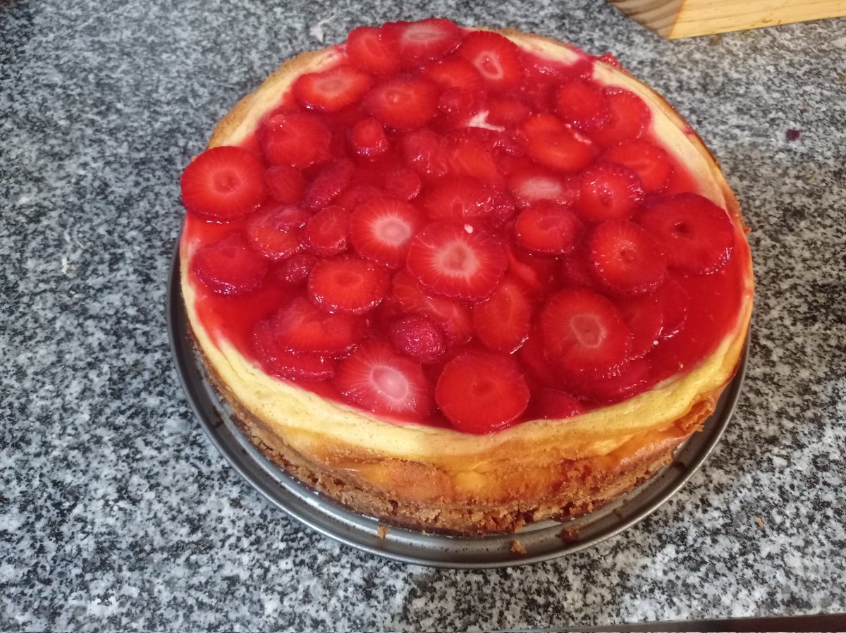 Tarta de queso hecha para el día de esa persona que nunca falla, nunca te deja tirado el día de LA MADRE porque madre no hay más que una y la mía como no podía ser otro caso LA MEJOR!!!