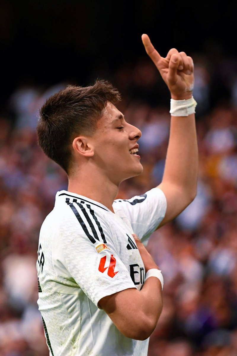 🇹🇷 Arda Güler HT stats vs Celta Vigo: 

• 1 goal
• 34 passes completed
• 100% pass accuracy
• 2/2 long passes
• 1 big chance created
• 44 touches
• 2/4 duels won
• 1 tackle

Incredible. 🔥