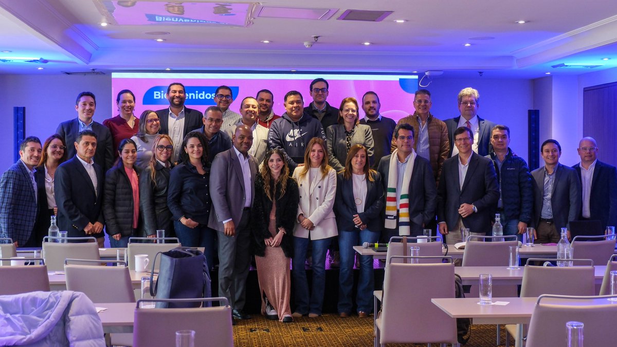 Foto al final del Consenso de Cáncer de Mama HER2 - por G-CIGO, ODDs epidemiology y un conjunto estelar de expertos. En especial, agradecimientos al equipo con el que nos reunimos varias veces por mes por 9 meses: Marc Pierre, Sandra Franco, Hernán Carranza, William Mantilla,
