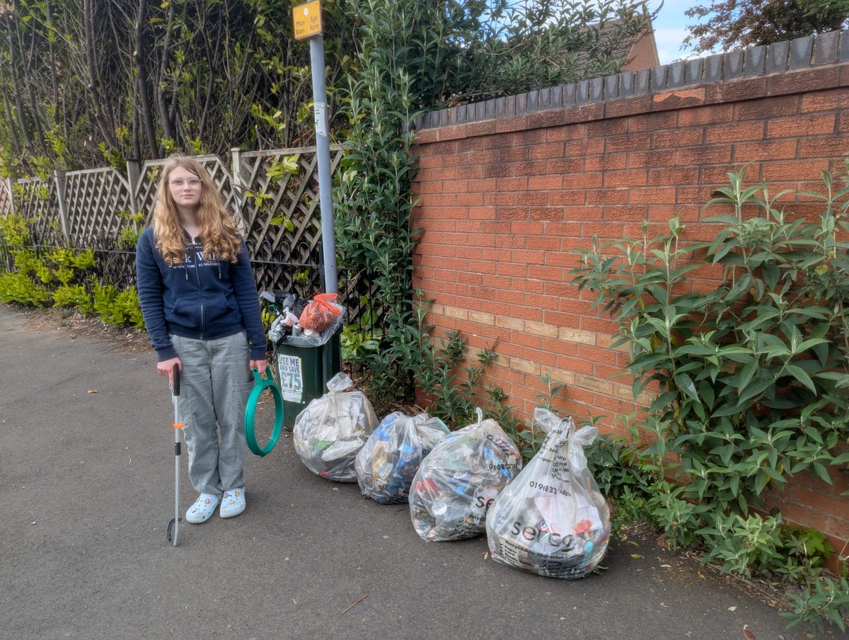 Litter Watch (@litterwatch1) on Twitter photo Abigail has been busy today litter picking her street for her <a href="/DofE/">The Duke of Edinburgh’s Award</a>, doing a double pick after a busy weekend. Young volunteers like her make a real difference. Litter picking shows caring for our planet is always in style. #Youth #volunteering #Sandwell #tipton Abigail has been busy today litter picking her street for her <a href="/DofE/">The Duke of Edinburgh’s Award</a>, doing a double pick after a busy weekend. Young volunteers like her make a real difference. Litter picking shows caring for our planet is always in style. #Youth #volunteering #Sandwell #tipton
