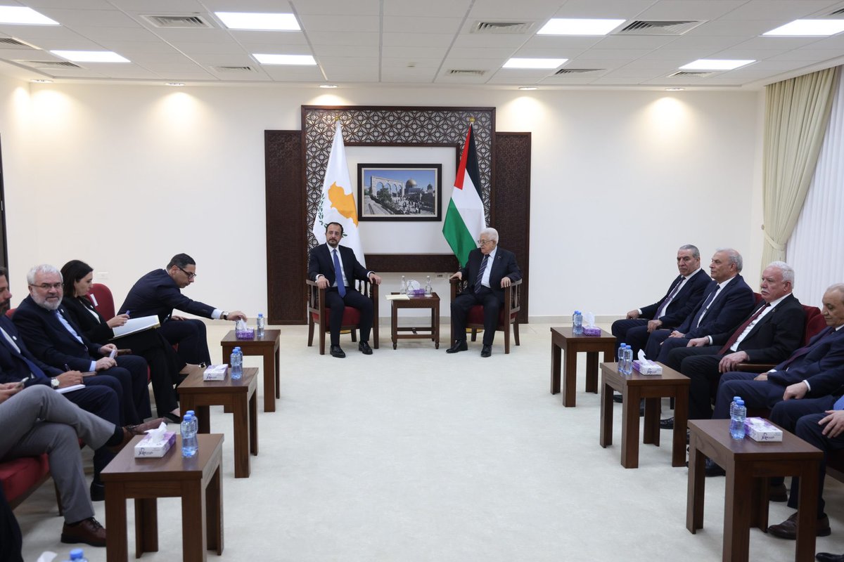With <a href="/PresidentCYP/">President of the Republic of Cyprus</a> <a href="/Christodulides/">NikosChristodoulides</a> in #Ramallah.

Substantive discussion with the Palestinian President Mahmoud Abbas with a focus on the situation in Gaza and the West Bank.

🇨🇾 reaffirms its commitment to reviving the peace process for a two-state solution and to the vision for