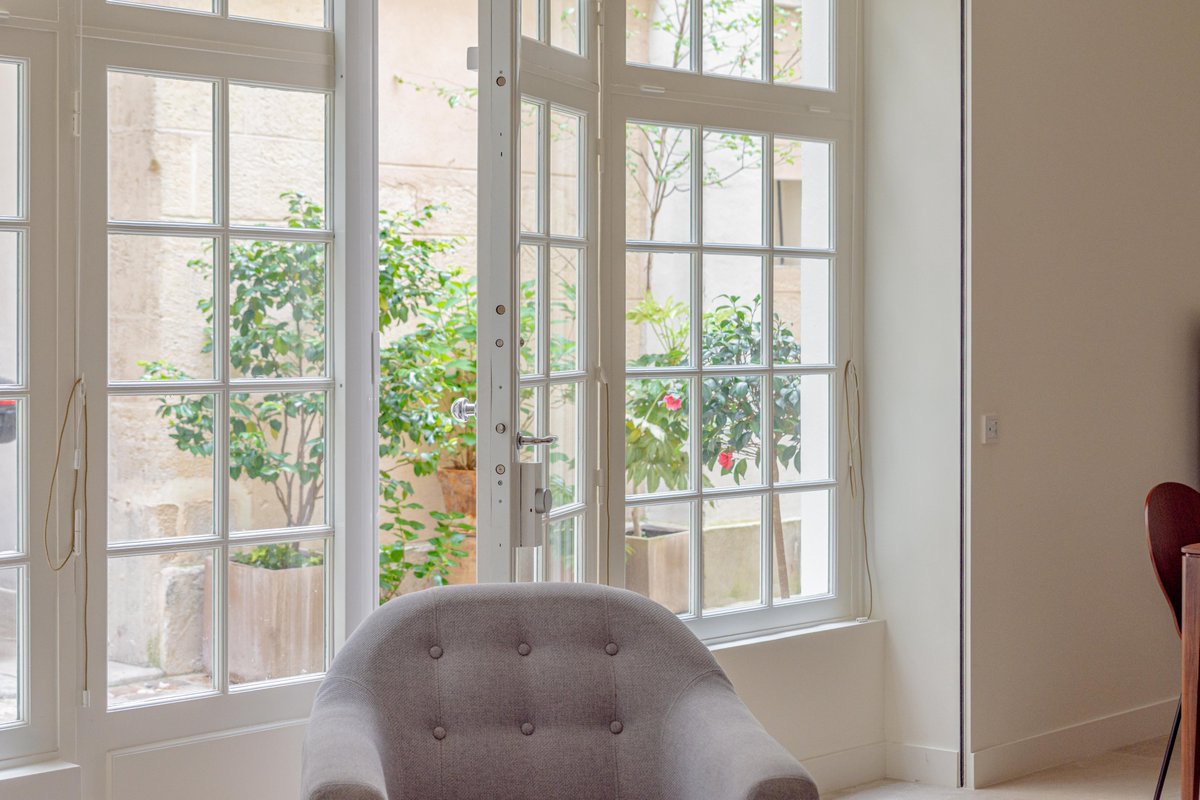 ParisArtDeVivre's tweet image. Signed contract  🍾🍾🍾of the week. Quai Voltaire #Paris7 A 89.72-sqm duplex #apartment - Fully #renovated #Quiet, paved courtyard 🪴🪴 Fully #furnished Air-conditioned  en.deluxe-confidential.com/location-appar… #RealEstate #dreamapartment #dreamhome #forsale #home #interiordesign