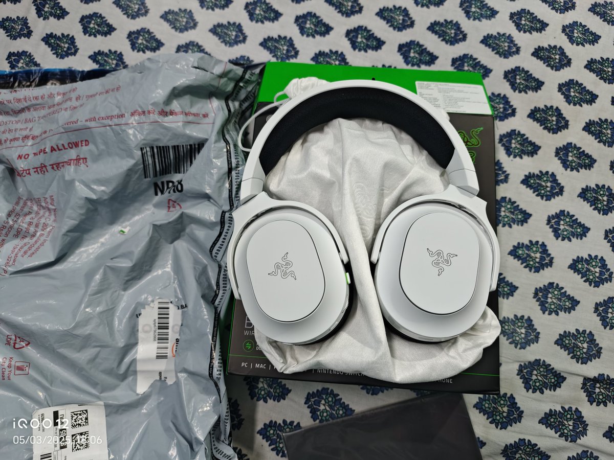 NatureValley92's tweet photo. I have received the Wrong Color Of My Headphone.
This Fraud Is Done By the Amazon Seller/Hub Side.
Your Amazon Team Is Not Helping
Amazon Order Id- 403-4548508-3027537
Provide Me Replacement With The Orginal Black Color.
@amazonIN @AmitAgarwal @abhinav_711 @AmazonHelp 
@nch1915 https://t.co/igTTv3d8D1