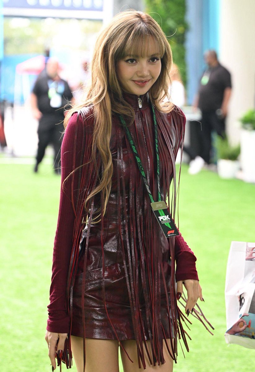 LISA LOOKS GORGEOUS AT MIAMI GP