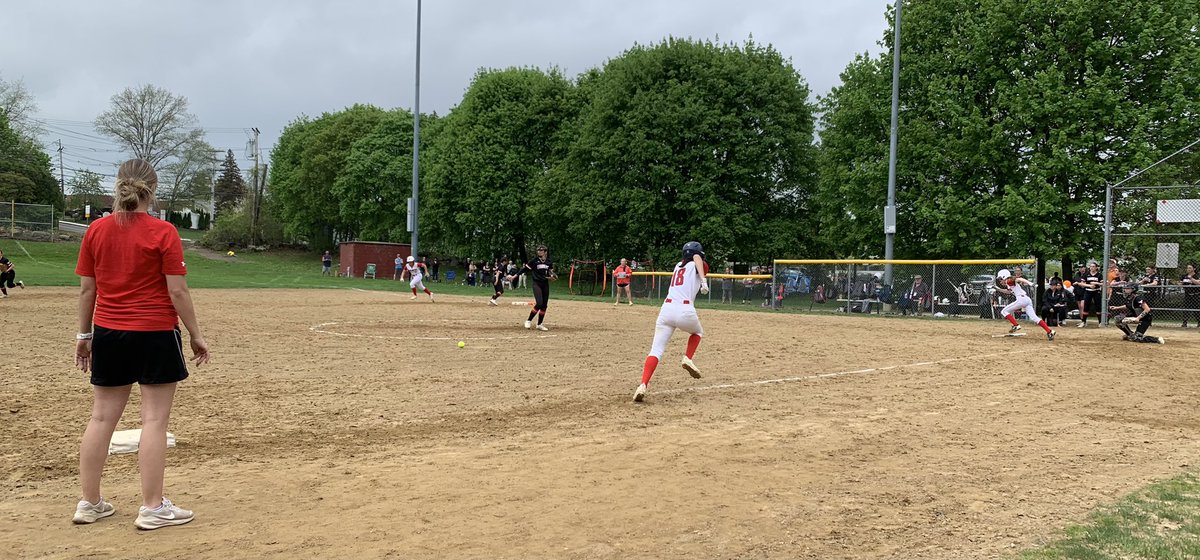 BHSRedDevils_AT's tweet image. Congrats @BHSdevSoftball! That was a great game! And great W! Shout out to @BHSbaseball2024 for coming out to cheer on the team!
