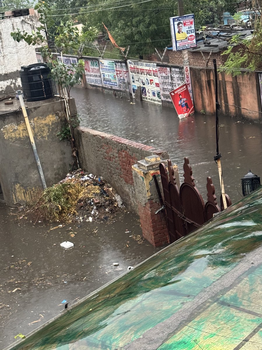 chauhaneeraj's tweet image. श्रीमान @cmohry @NayabSainiBJP @GauravgGautam @DIPROPALWAL आखिर कब पलवल शहर को जलभराव से मुक्ति मिलेगी? स्थान: आदर्श कॉलोनी पलवल
