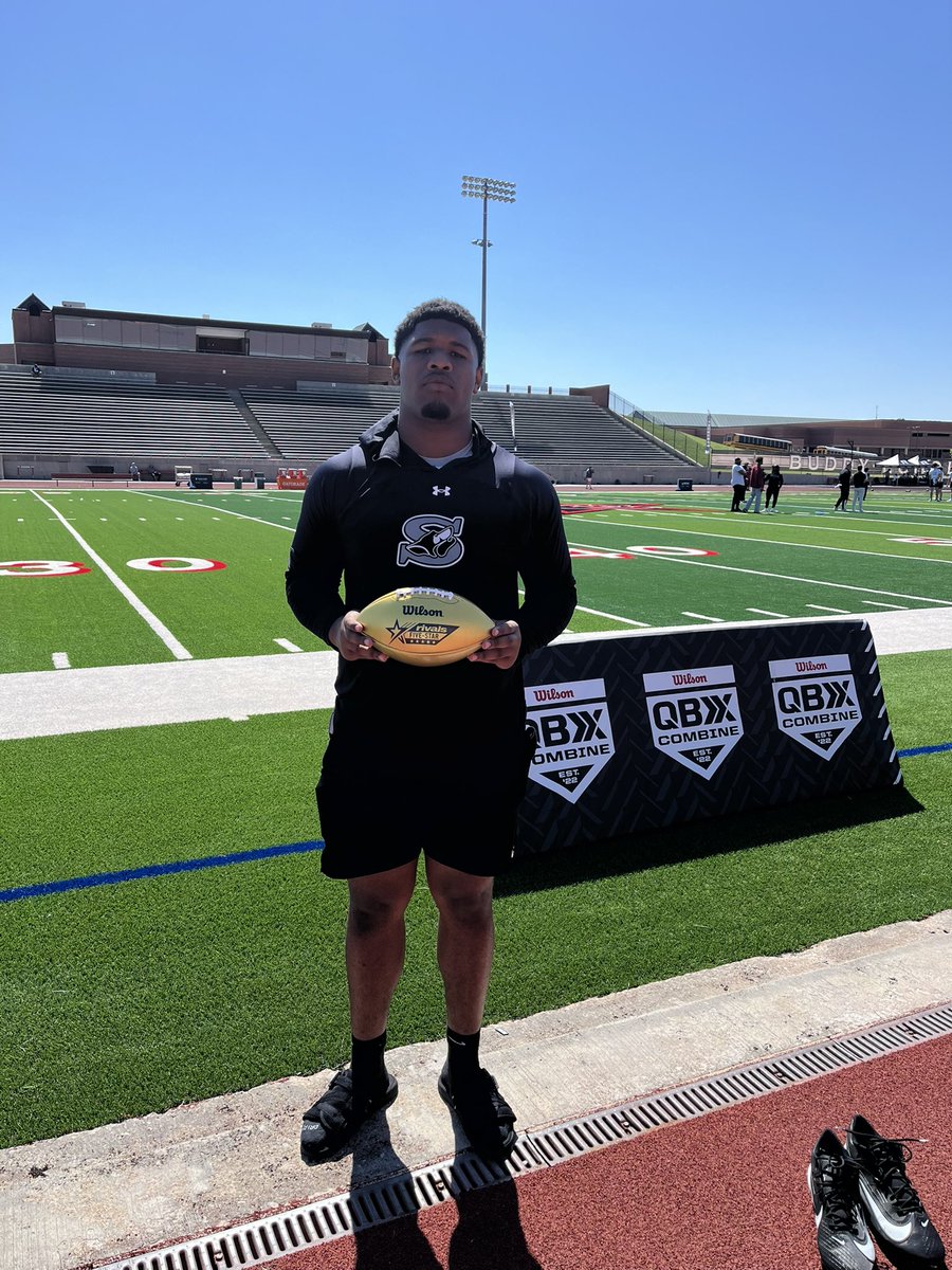 Troy_Pless's tweet image. Had a Great time at @RivalsCamp and was honored to receive the gold OL award ball. I played against the best of the best!
@ShoeWolfPack @SHSCoachForeman @Alijawon2 @coachrlocks @samspiegs @Rivals @RivalsCamp @adamgorney
