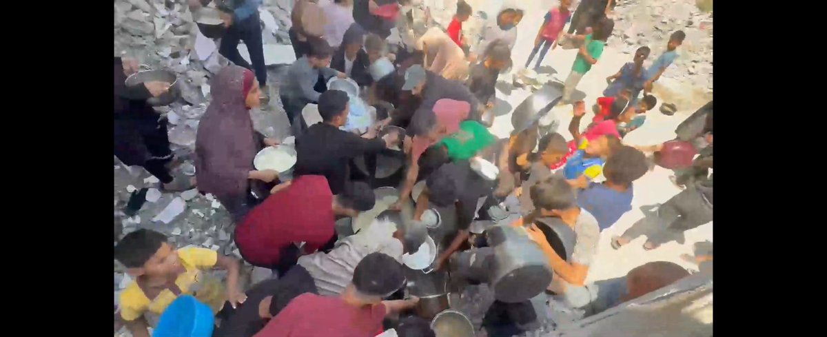 VolkanOkcuoglu's tweet image. Küçük bir ailenin bir süre idare edebilecek kumanya maliyeti maalesef 250 dolar bandını buldu...

Bunu biz de daha fazla finanse edemeyiz inanılmaz rakamlar ile uğraşıyorum şu anda...

Mevcut durumda kumanya dağıtımını kesip tamamen aş evlerine yönelmek zorunda kalacağız ki bu da…