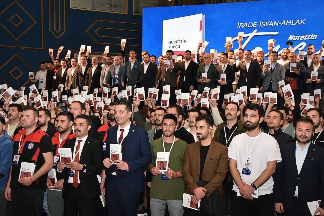 hasan_yldz_06's tweet photo. Hamdolsun 🌹
Nurettin TOPÇU kitabımız çıktı.

“Taklit eden bir millet ne geçmişine ne de geleceğine sahip olabilir. Kendi ruhumuzu kaybetmeden, modernleşmeyi başarmalıyız.”

Bu kıymetli eserde;
“Doğu-Batı Medeniyeti Bağlamında Kültür ve Medeniyet Üzerine Nurettin Topçu Bize Ne Söylüyor?” 
Başlıklı yazımla yer almak beni ziyadesiyle mutlu etti.

Şunu ifade etmeliyim ki bu kıymetli eserde bizlere yer alma şerefini veren;
Sn. Genel Başkanımız @mstemrebalci başta olmak üzere Genel Başkan Vekilimiz @fthcakmak ile Genel Başkan Yardımcımız @cemfurkanbkrc ağabeylerime ve kitap editörümüz @keremuludagg kardeşime sonsuz şükranlarımı arz ediyorum.

@mstemrebalci & @gencmemursen 

#iyikigençmemursenvar 🌹
#aksiyonergençlik