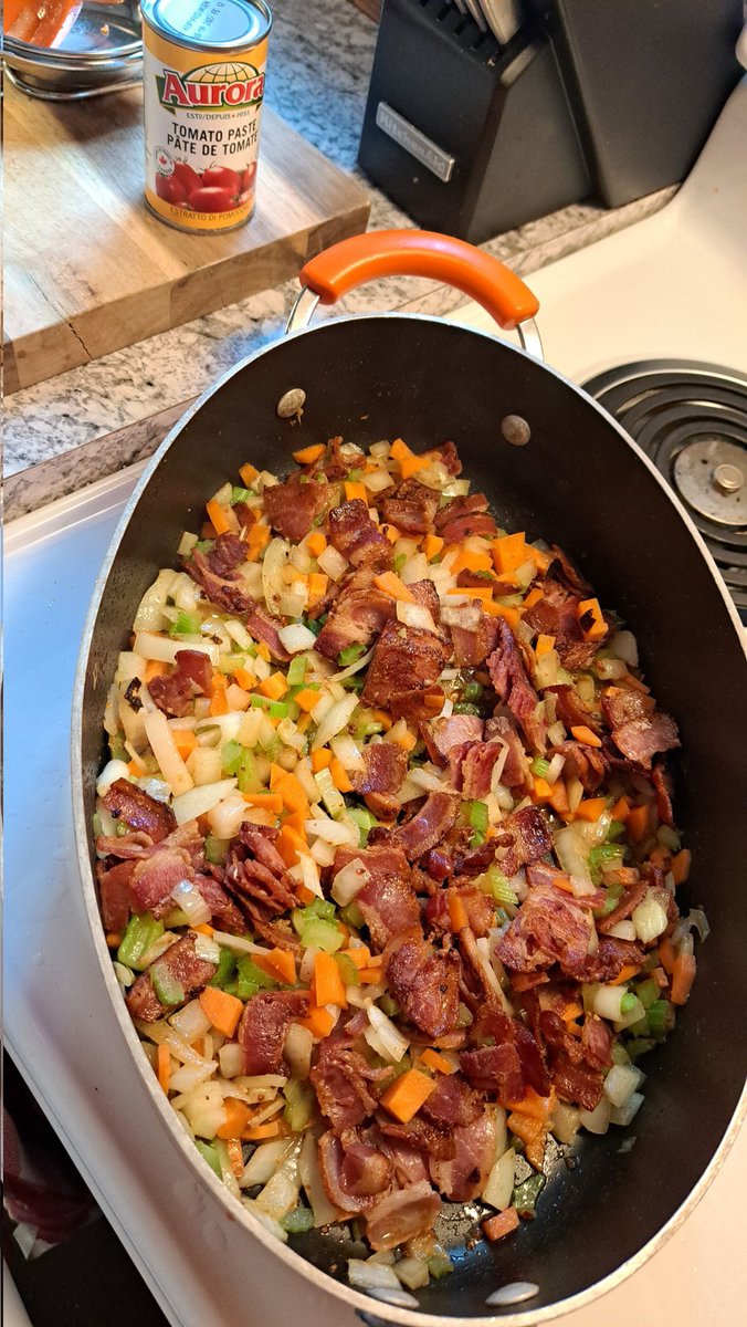 InkedDeviant's tweet image. Boys Didn&apos;t Want Soup Today So?

My Rich &amp;amp; Hearty Bolognese On For The Afternoon...🤌💃🏼❤️

#spaghettisunday #mamaofboys #bacon #soffrito #bolognese