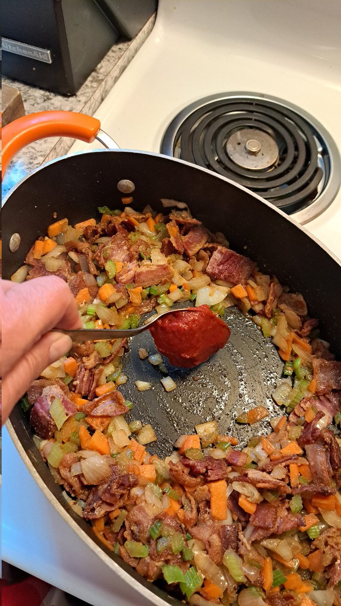 InkedDeviant's tweet image. Boys Didn&apos;t Want Soup Today So?

My Rich &amp;amp; Hearty Bolognese On For The Afternoon...🤌💃🏼❤️

#spaghettisunday #mamaofboys #bacon #soffrito #bolognese