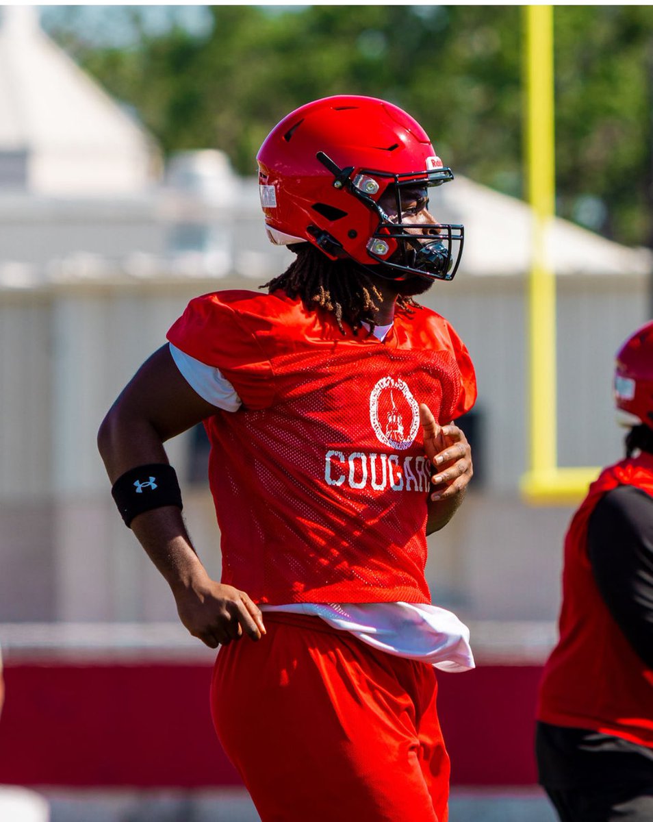 ZackSamuel11's tweet image. Week 1 spring ✅ feels great being back in the pads

@Mooney_FB @JaredClark2