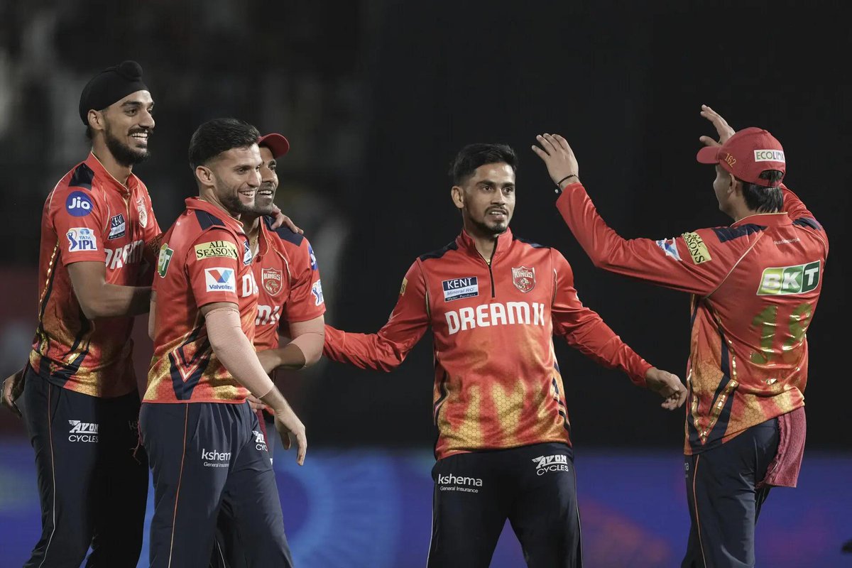 timesofindia's tweet image. #CricketWithTOI | #PrabhsimranSingh, #ArshdeepSingh shine as #PunjabKings beat #LucknowSuperGiants by 37 runs in #Dharamsala

Highlights 🔗 toi.in/lnSeAa

#IPL2025 #PBKSvsLSG #LSGvsPBKS #cricket