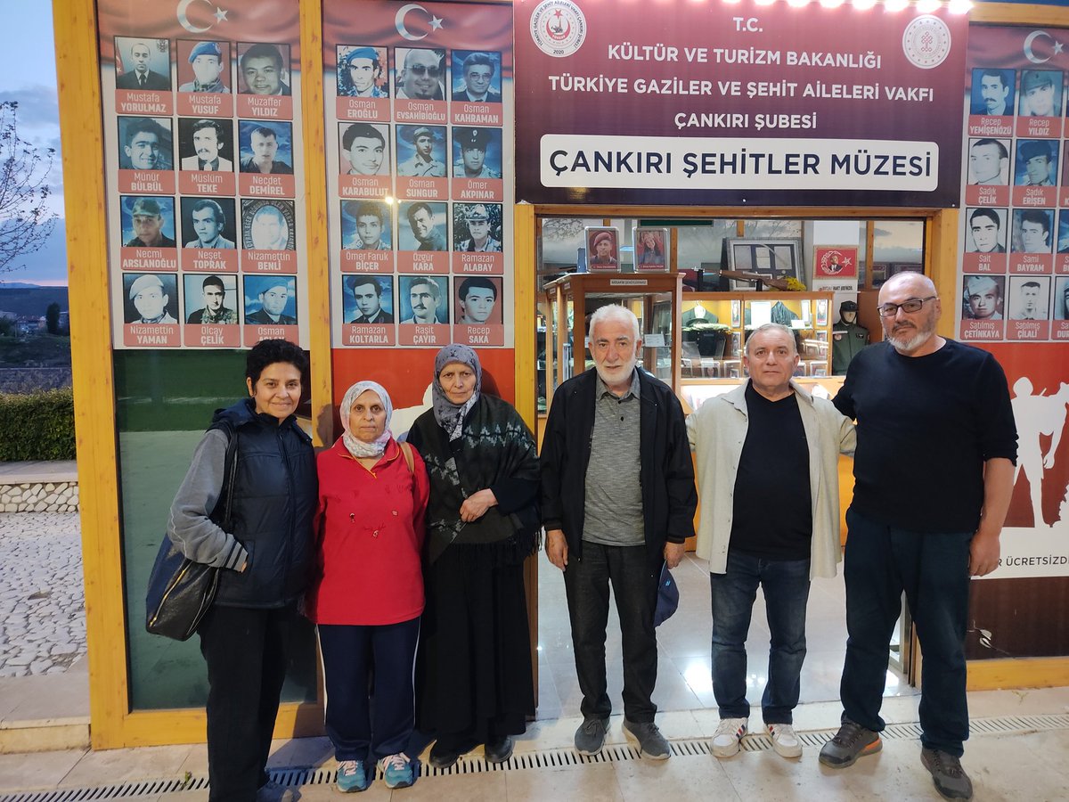 TÜGŞAV ÇANKIRI (@gaziler_ve) on Twitter photo Şehidimiz Raşit ÇAYIR'ın (Ilgaz) ailesi Şehitler Müzesi'ni ziyaret ettiler.
Nazik ziyaretleri için teşekkür ederiz.
<a href="/GazilerVakfi/">TÜGŞAV</a> <a href="/lokman_aylar/">Gazi Lokman Aylar</a> <a href="/kasimpekacar/">Kasım PEKACAR</a> <a href="/firattasolar/">M. Fırat Taşolar</a> <a href="/ismailhakkiesen/">İsmail Hakkı Esen</a> <a href="/drpelinyilik/">Doç.Dr. Pelin Yılık</a> <a href="/akbasogluemin/">Av. M.Emin AKBAŞOĞLU 🇹🇷</a> <a href="/maarif_gazi/">m. arif</a> <a href="/tahsinyesilay/">GAZİ Tahsin YEŞİLAY</a> Şehidimiz Raşit ÇAYIR'ın (Ilgaz) ailesi Şehitler Müzesi'ni ziyaret ettiler.
Nazik ziyaretleri için teşekkür ederiz.
<a href="/GazilerVakfi/">TÜGŞAV</a> <a href="/lokman_aylar/">Gazi Lokman Aylar</a> <a href="/kasimpekacar/">Kasım PEKACAR</a> <a href="/firattasolar/">M. Fırat Taşolar</a> <a href="/ismailhakkiesen/">İsmail Hakkı Esen</a> <a href="/drpelinyilik/">Doç.Dr. Pelin Yılık</a> <a href="/akbasogluemin/">Av. M.Emin AKBAŞOĞLU 🇹🇷</a> <a href="/maarif_gazi/">m. arif</a> <a href="/tahsinyesilay/">GAZİ Tahsin YEŞİLAY</a>