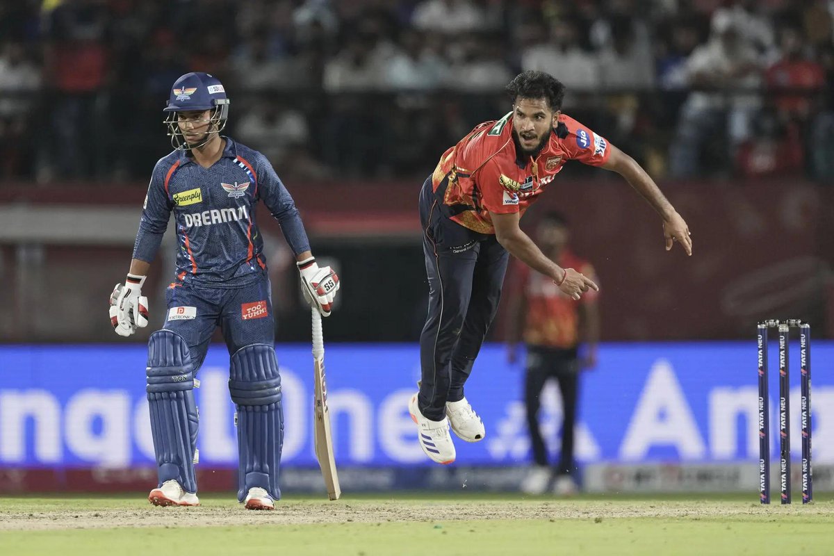 timesofindia's tweet image. #CricketWithTOI | #PrabhsimranSingh, #ArshdeepSingh shine as #PunjabKings beat #LucknowSuperGiants by 37 runs in #Dharamsala

Highlights 🔗 toi.in/lnSeAa

#IPL2025 #PBKSvsLSG #LSGvsPBKS #cricket