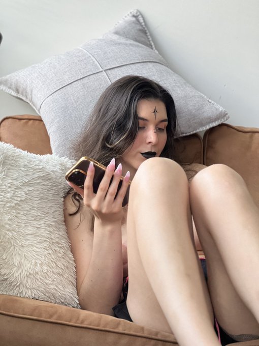 Watch Littlecib's leaked NSFW photo on TwXstars