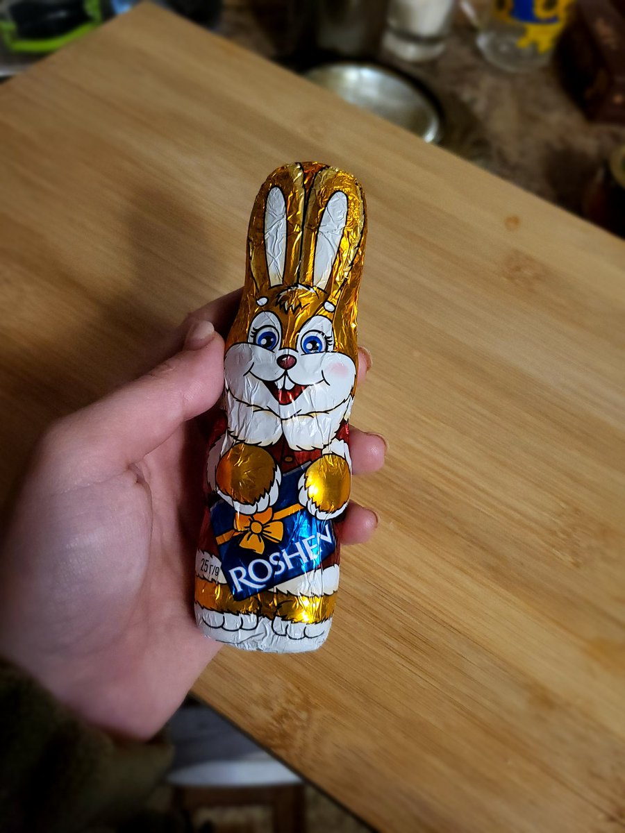 На складі пакетів з пакетами знайшла "подарунок від зайчика"
👀