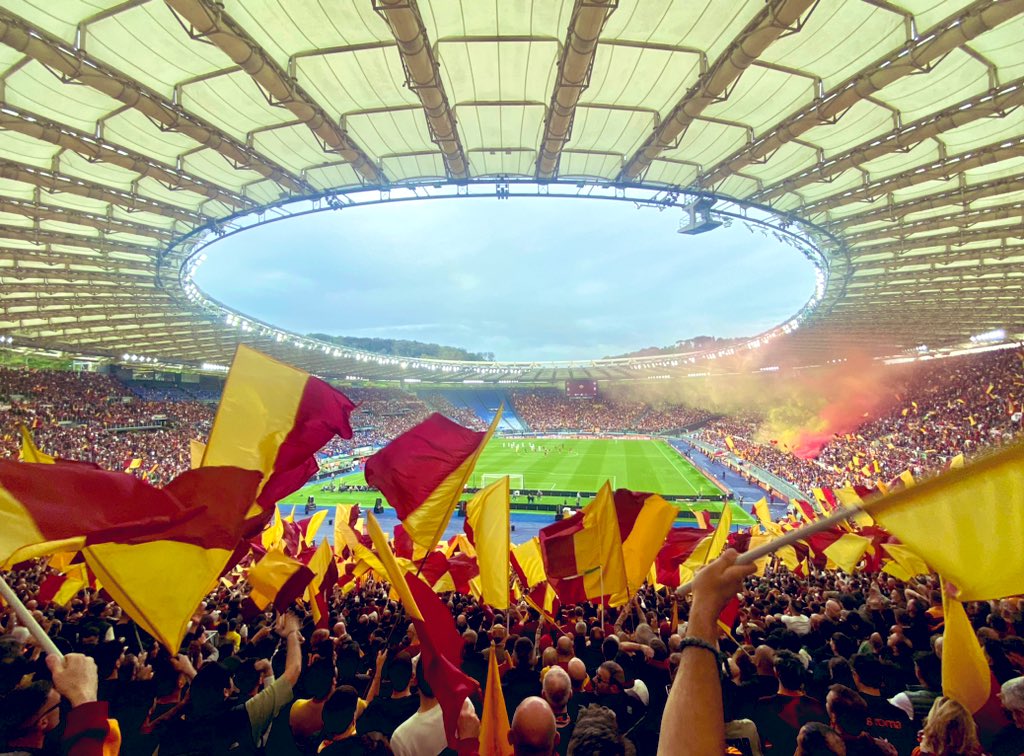 #RomaFiorentina 1-0:si continua a sognare. Il sedicesimo gol stagionale di #dovbyk lancia la <a href="/OfficialASRoma/">AS Roma</a> ancora più in alto in <a href="/SerieA/">Lega Serie A</a>. Battuta anche la <a href="/acffiorentina/">ACF Fiorentina</a> e quarto posto blindato in attesa della sfida tra Juve e Bologna. Applausi, tanti, per #Bove in lacrime