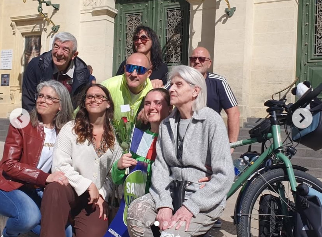 Gargi32354857's tweet photo. Labour Day: Charlotte Herrera Quiros seen off by the Mayor&amp;his wife of Béziers @VilleDeBeziers , her family/friends, &amp; the Lyon Or En Cash funding team, on her Tour de France en-route to India to inspire others to protect #SoilHealth &amp; to discover yogic tools for inner well-being https://t.co/op8XR1BJj2