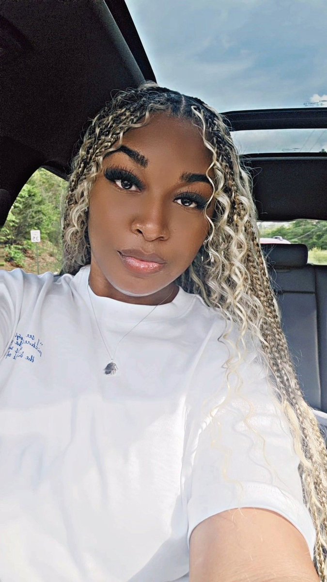 tiffsbeezy's tweet image. It's really ME vs ME bc whoooooo 🤔 Happppppy birthday to a real one 🎉🎉🎉♉️💚 #taurusgang #thereal504girl #chapter42