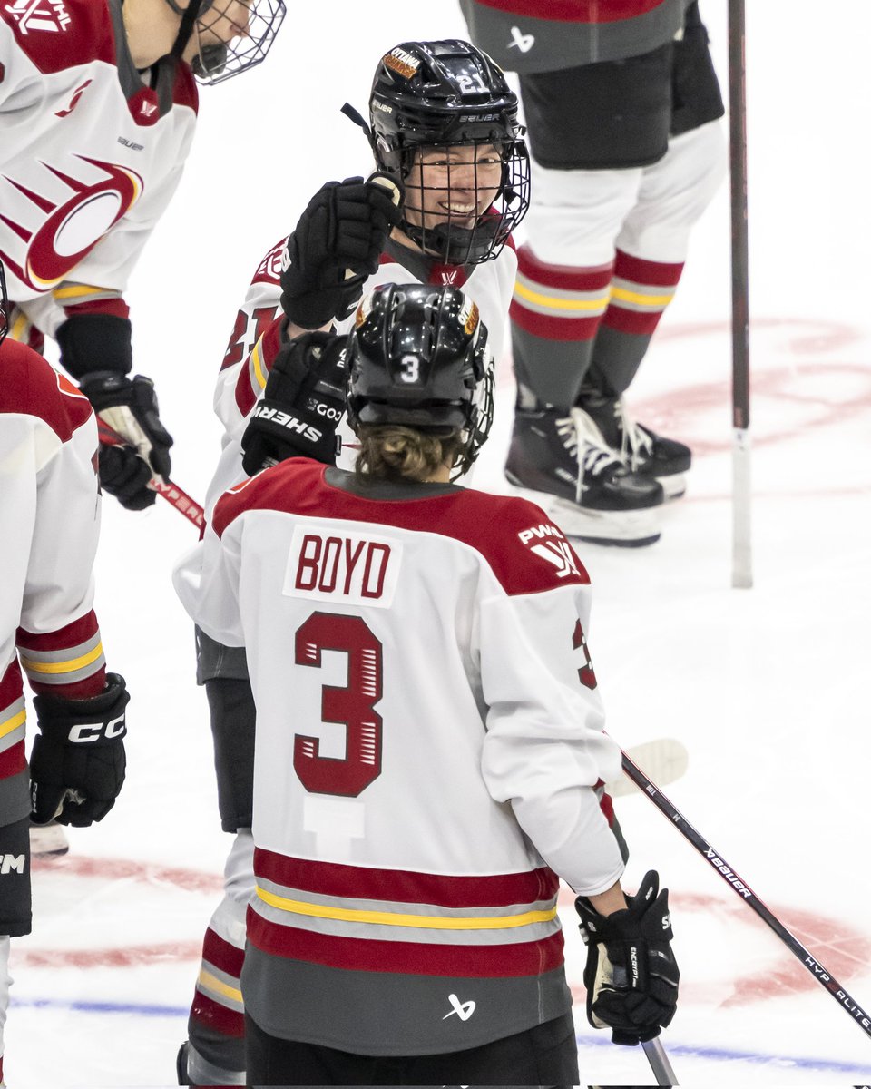 Kateřina Mrázová scored the overtime winner to send Ottawa to the playoffs for the first time, securing a 2–1 victory over Toronto on Saturday at a sold-out Coca-Cola Coliseum.🤩🏒
Pictures by <a href="/loribolliger/">Lori Bolliger Photography</a> 
<a href="/thepwhlofficial/">PWHL</a> <a href="/PWHL_Ottawa/">x - Ottawa Charge</a>