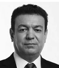 هتك القداسة
فأوقفه اللاهوت الذي يحسب على الناس أنفاسهم وأفكارهم

#متضامن_مع_عدنان_الطائي
#الحق_يقال