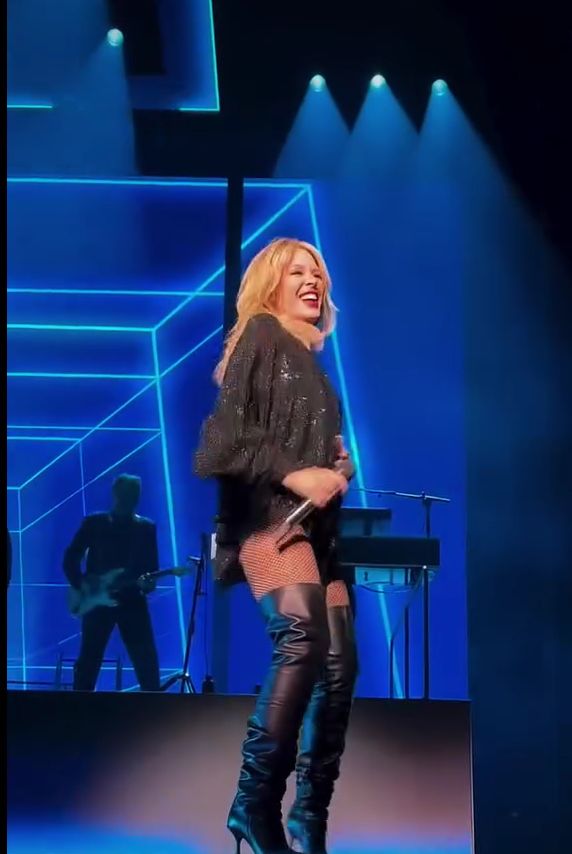 SwannKelvin's tweet image. COMING YOUR WAY UK! 💎🇬🇧 
#Kylielove💎 #UKbound💎