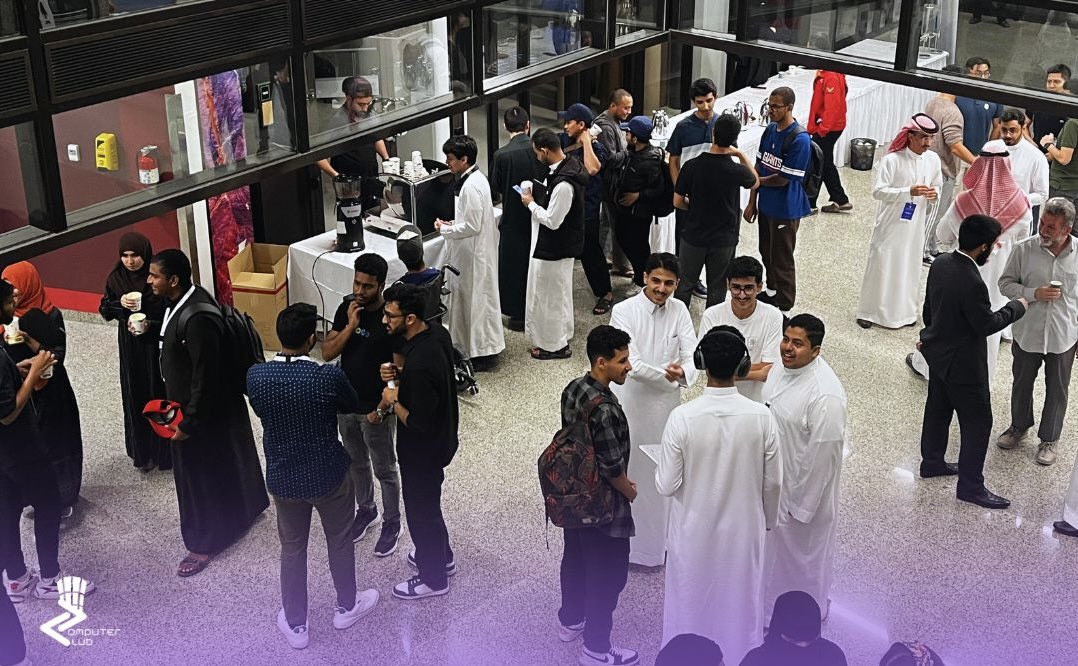 KFUPM_FCC's tweet photo. Judges deliberate on the final projects while participants enjoy a brief coffee break.
#Think_Beyond
#Incredible_and_beyond https://t.co/zhSIChQdvn