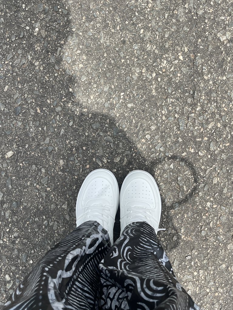 TheRealAbiola's tweet photo. Love these baggy pants so much🤭🎀

🤍😌 https://t.co/HHEBxE4MJl