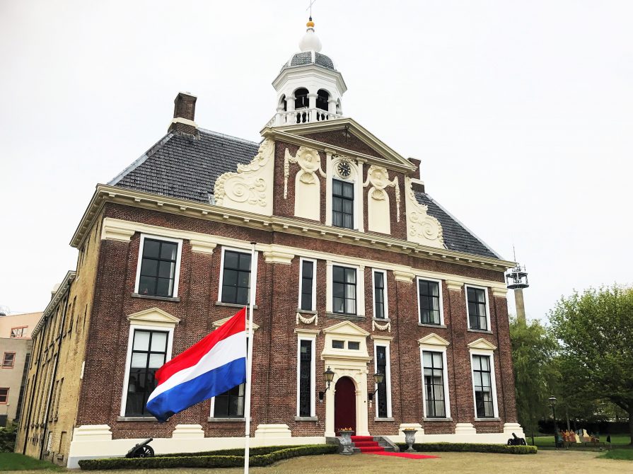 In #Heerenveen startte de jaarlijkse dodenherdenking met een Stille Tocht, waarna bij het monument op de Van Maasdijkstraat toespraken waren. De toespraak van burgemeester <a href="/avine_fokkens/">Avine Fokkens-Kelder</a> is terug te lezen via heerenveen.nl/nieuws/als-ste…