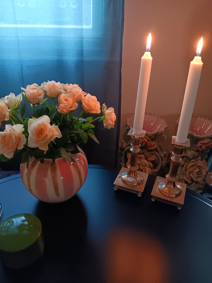 I dag den 4. maj mindes vi de faldne fra anden verdenskrig. Samtidig er lysene tændt for det Ukrainske folk for hvem krigen ikke er fortid, men en brutal nutid.🇩🇰🇺🇦