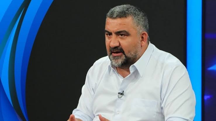 La olm amuğa godumunun yerinde zorla bağa küfrettireceğeniz… Karşımızda şerefli bir rakhip vardı da öperasyonsuz efendi gibi maç izledih amuğa goyum… Dop yuvarlah, daha 4 hafta var ben enseyi garartmam, Ali Goç başganıma ve Jose hocama güveniyom, bu iş burda bitmedi…