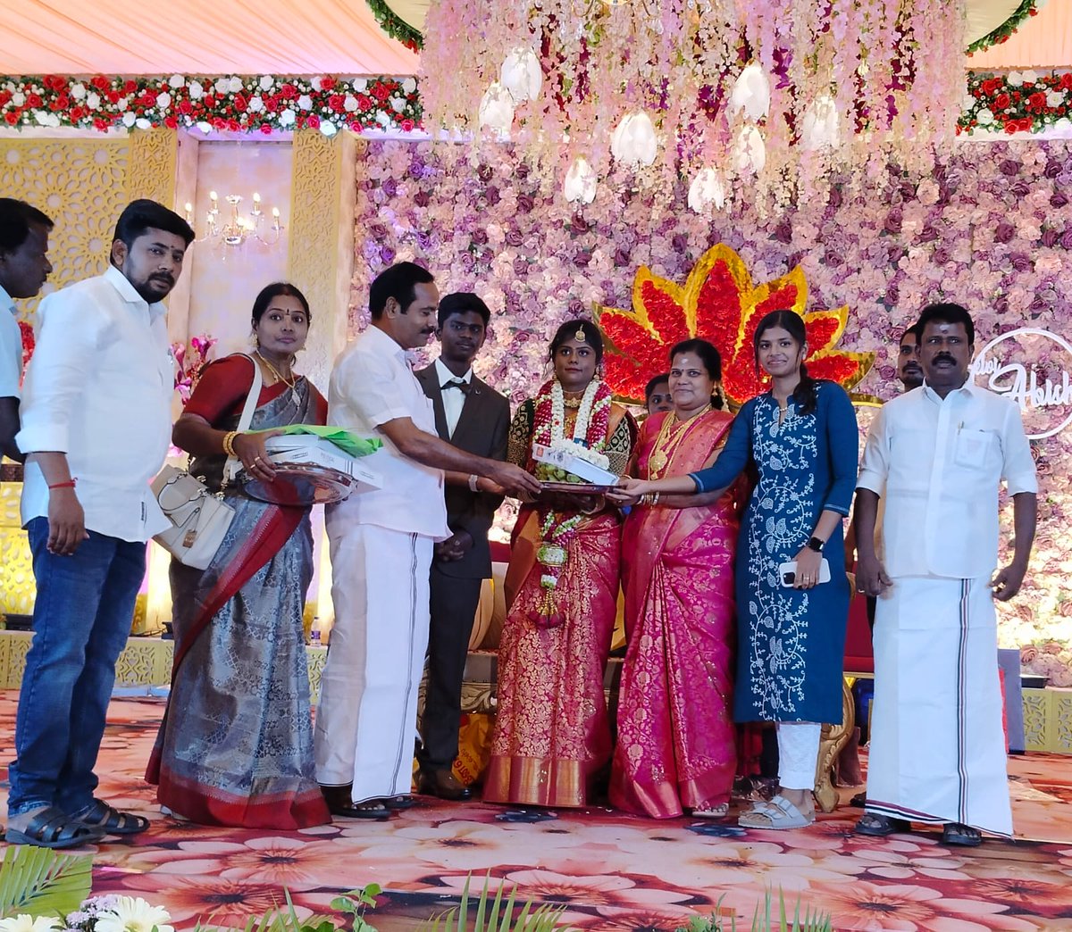 தூத்துக்குடியில் நடைபெற்ற கழக அமைப்புச் செயலாளரும், கழக இளைஞர் மற்றும் இளம்பெண்கள் பாசறை துணைச் செயலாளருமான தூத்துக்குடி திரு. N.சின்னத்துரை அவர்களின் மகள் செல்வி. NC.அபிஷா அவர்களின் பூப்புனித நீராட்டு விழாவில் கலந்துகொண்டு விழா செல்வியை  வாழ்த்தினேன்.