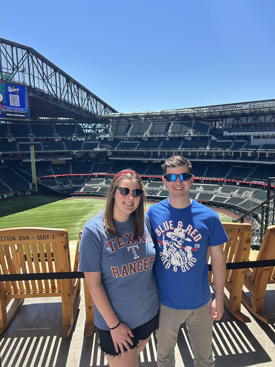 BreseeSarah's tweet photo. #Globelifeoftheparty GO RANGERS!!! https://t.co/b4GE8JmIgQ
