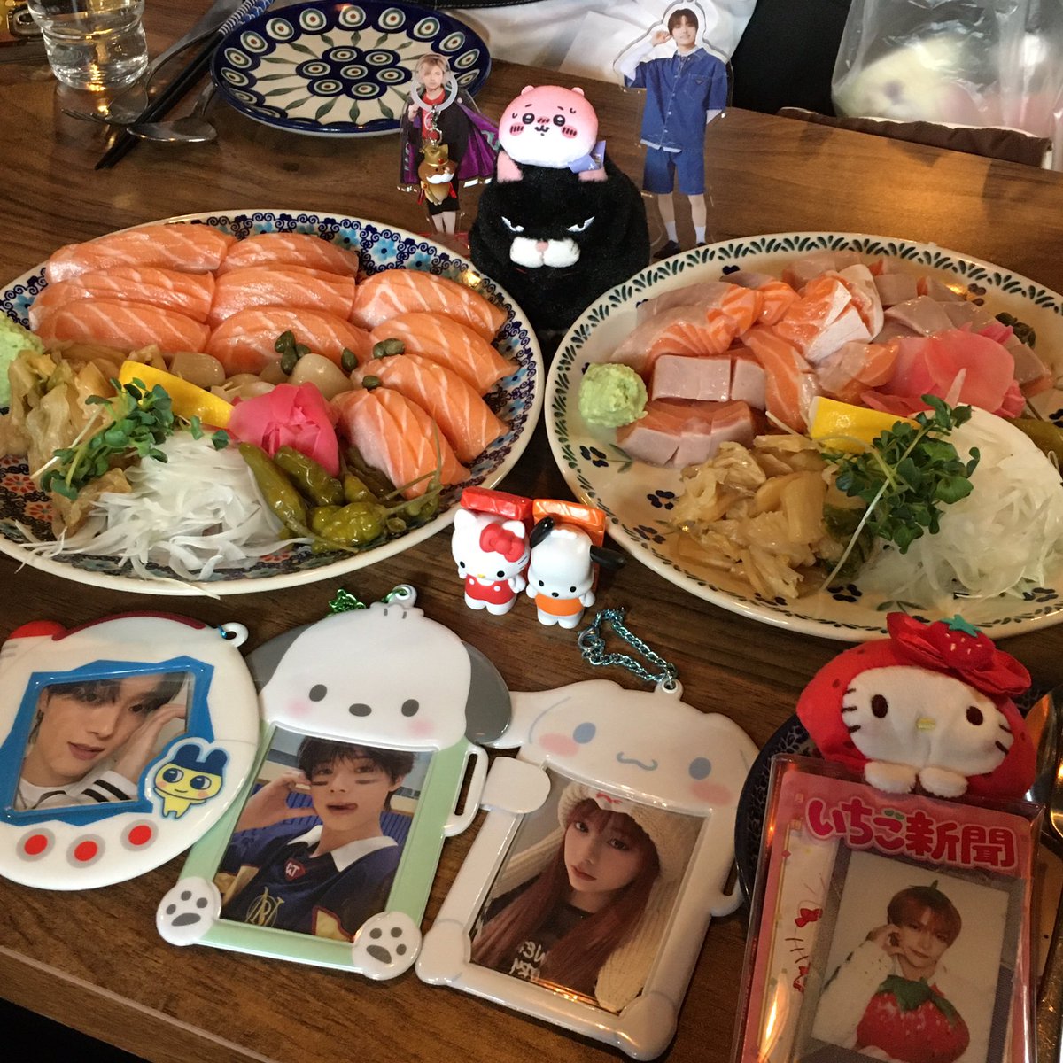 만날 때 마다 연어를 먹는 모임.. 수상하시다