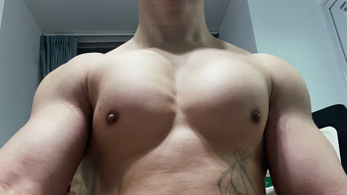 乳头是被男票吃大的🤪经常睡到半夜迷迷糊糊翻到我身上开始吃奶，把我吃的jb硬炸然后他突然翻回去继续睡，留着我在原地凌乱

为什么今天发的多呢？
因为我的年费vpn今天要续费了啊啊啊啊去年都没发东西我好亏啊啊啊啊啊