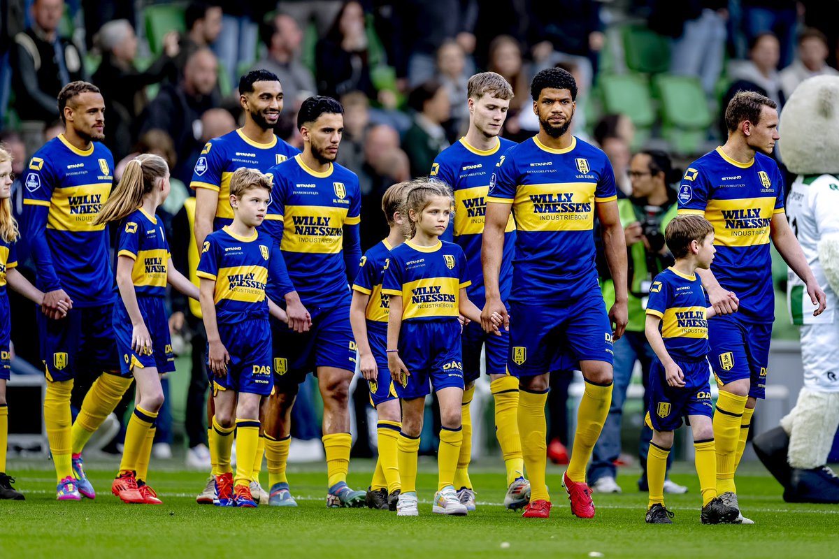 RKCWAALWIJK's tweet image. 🗞️RKC Waalwijk betaalt tickets van supporters die naar Euroborg afreisden 

RKC Waalwijk komt de supporters die gisteravond van de partij waren bij de uitwedstrijd tegen FC Groningen tegemoet. De club betaalt de 95 meegereisde supporters de kosten van hun wedstrijdkaartje terug.…