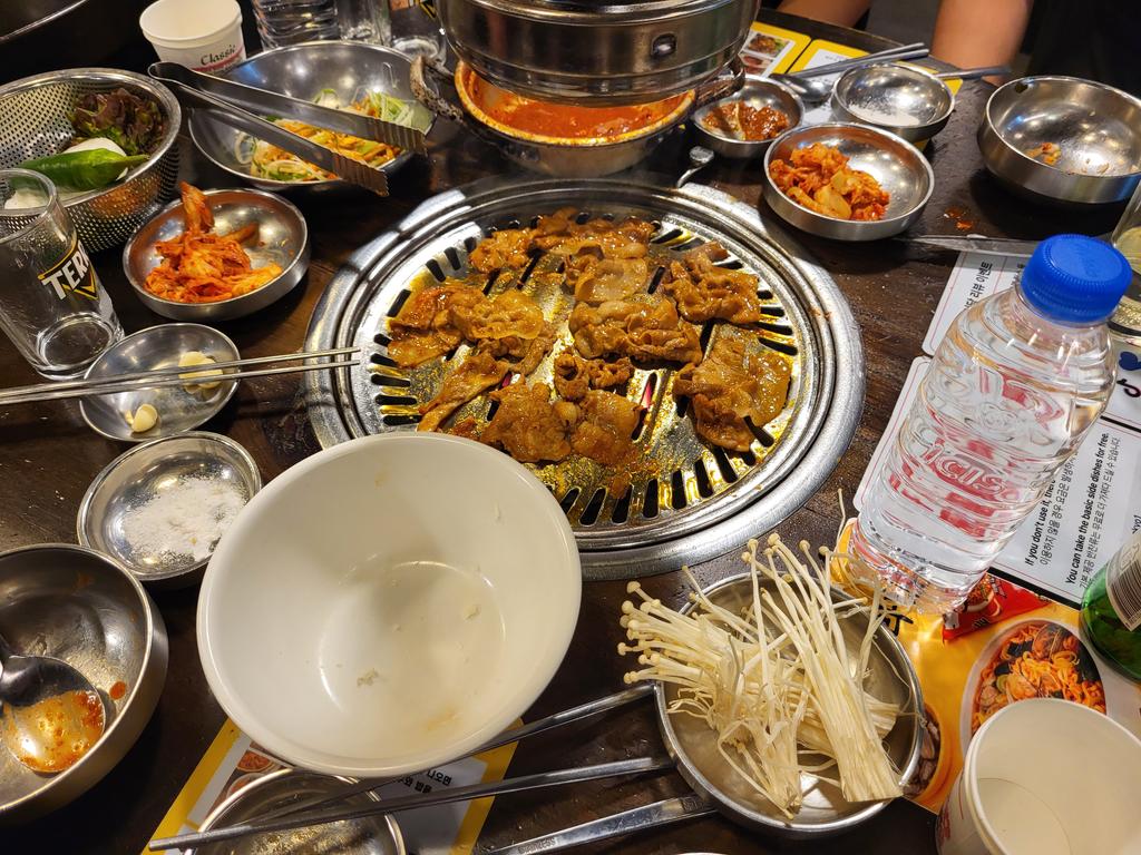I feel the most like myself when im at a Dreamcatcher concert or when im out spending time with friends and family.
I feel like in both scenario's i can really be who i am without anyone judging me🤗
#유아유 #UAU #You_are_you #가장_나다운_순간