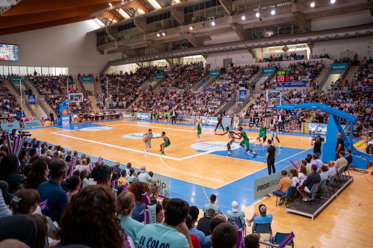 𝘾𝙖 𝙉𝙤𝙨𝙩𝙧𝙖 🩵

Ahir 4.000 ànimes van baixar a l’infern per tocar amb les mans el cel. 

No tenim paraules per expressar el que vam viure ahir al Palau d’Esports de Son Moix, família. 

L'únic que sabem, és que sense tots vosaltres la paraula 𝙝𝙤𝙜𝙖𝙧 no tendria sentit.