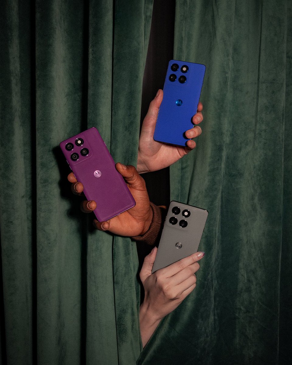 Moto's tweet image. Flaunting endless edge design and unique colors. Can’t change the channels when #edge60pro is in frame. #WhatsYourEdge
Learn more: bit.ly/44DZRKw