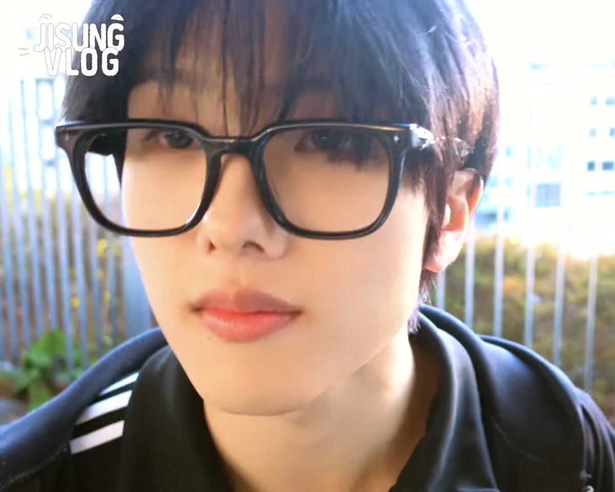 proxysung's tweet image. who else has a crush on this nerd