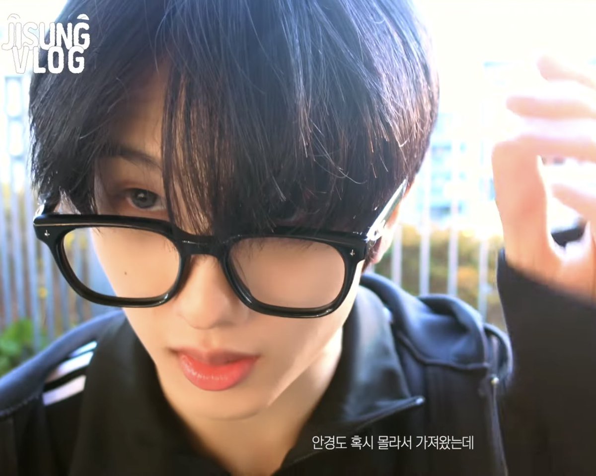 proxysung's tweet image. who else has a crush on this nerd