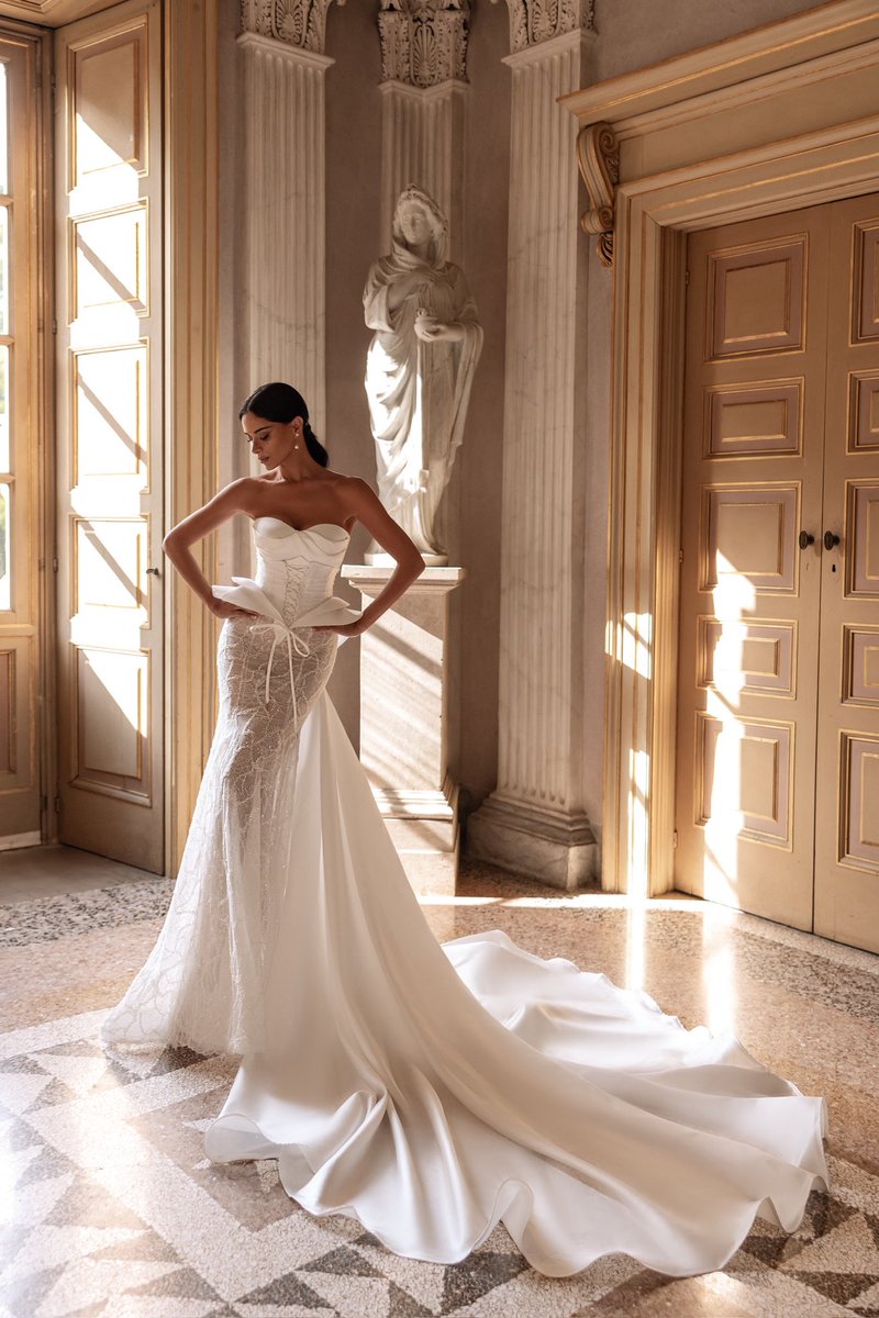 RiccaSposa's tweet photo. Ricca Sposa presents its breathtaking Couture 2026 Bridal Collection, inspired by the charm of an Italian villa. Each gown features hand-sewn embellishments, embodying romance and timeless luxury while celebrating European architectural heritage. https://t.co/EuGEW0Bhjr