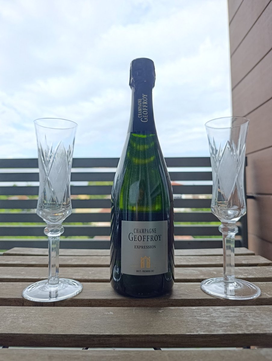 Time for a champagne🍾

Happy Sunday🥂

#champagne #sundayvibes #fuckcrypto